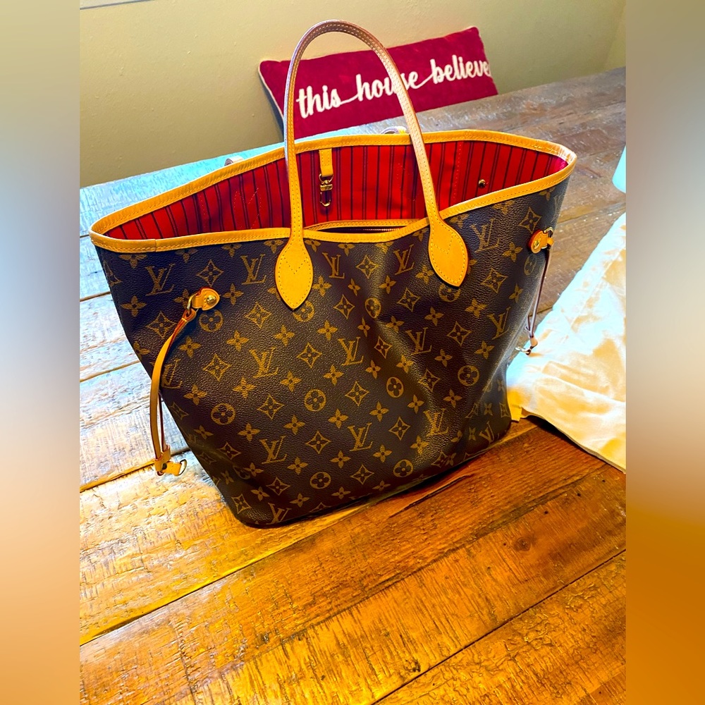 Louis Vuitton neverfull bag